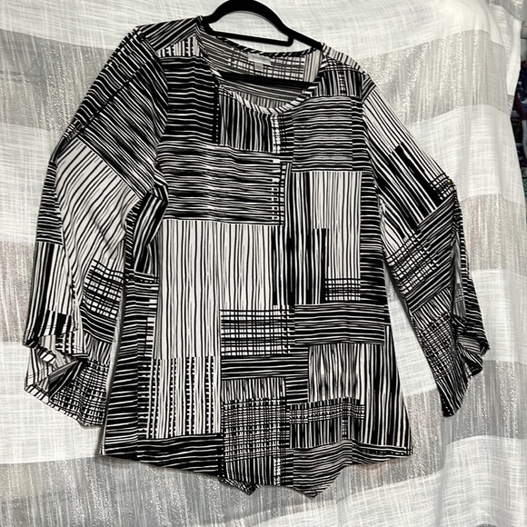 Avenue Plus Long V Shape Blouse - Picture 6 of 8